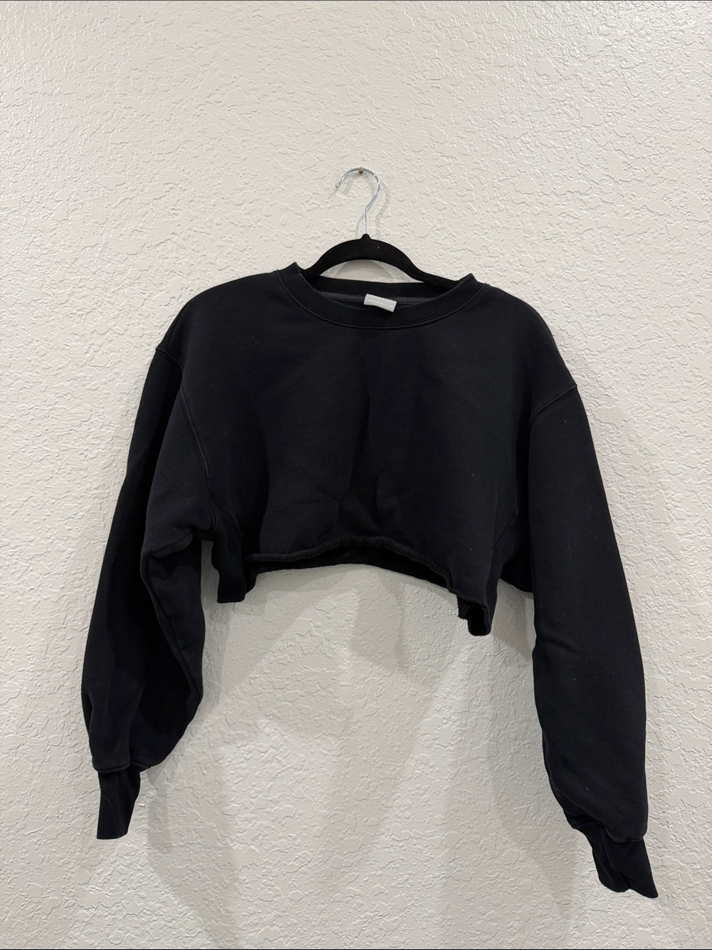 Aritzia Black Cropped Crewneck Sweatshirt